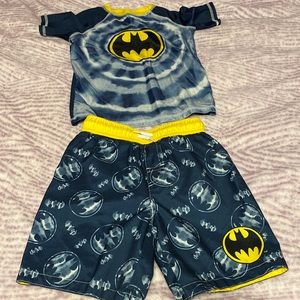 Batman boys bathing suit set size 4. Great condition!